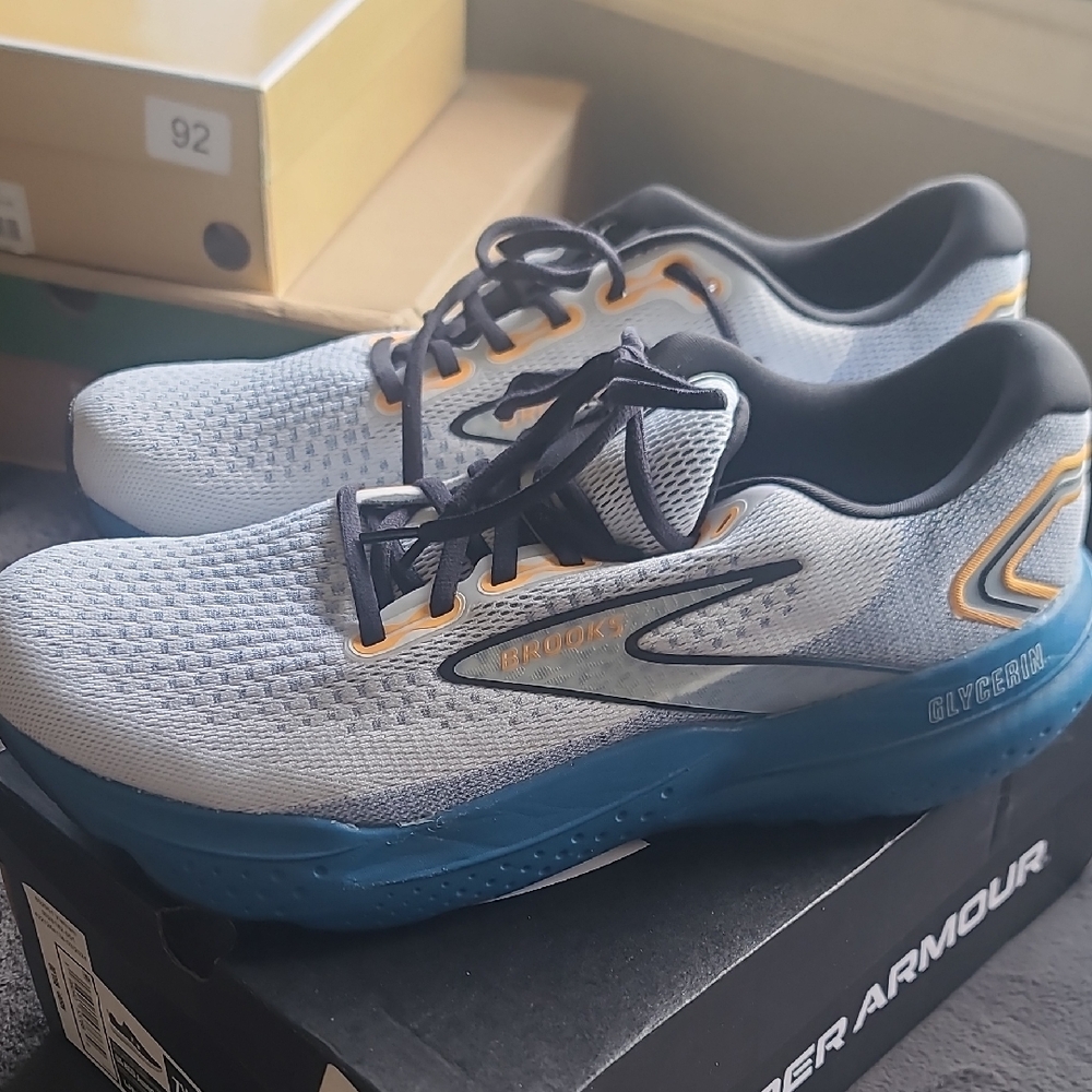 Brooks Men's Athletic Shoes - White, Blue, and Black